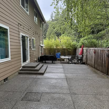 Patio after pressure washing – clean concrete